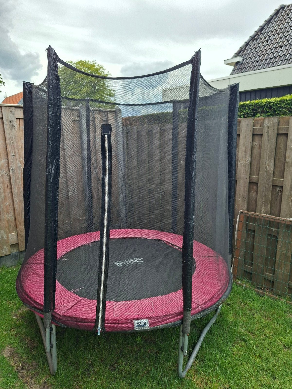 Salta trampoline met net, Ophalen