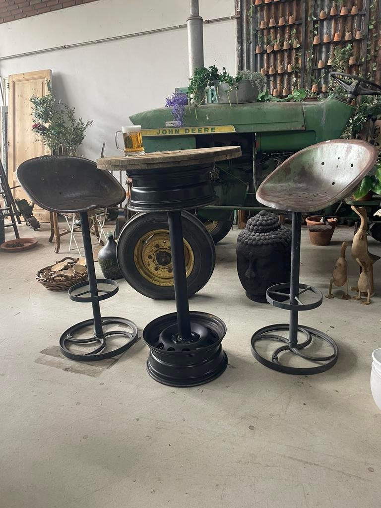 Uniek set bartafel set,tractor krukken, Huis en Inrichting, Ophalen of Verzenden, Zo goed als nieuw, 60 tot 90 cm