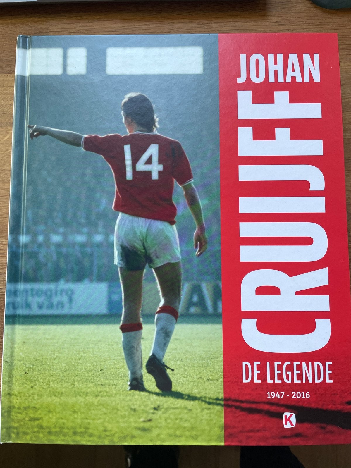 Johan Cruijff: De Legende (1947-2016) - Voetbalboek, Boeken, Ophalen of Verzenden, Zo goed als nieuw, Balsport