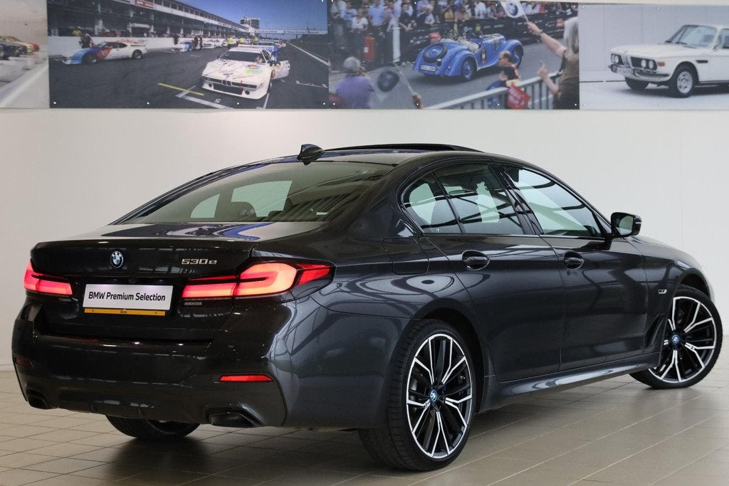 BMW 5 Serie 530e | M Sport | Comfortstoelen | Panorama Dak |, 1998 cc, Gebruikt, 4 cilinders, Met garantie (alle)
