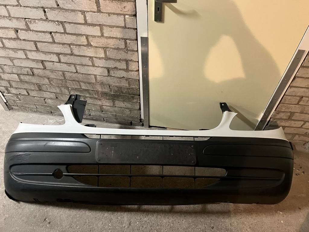 Voorbumper wit met schade Mercedes Vito W639, Auto-onderdelen, Ophalen, Gebruikt, Voor, Mercedes-Benz
