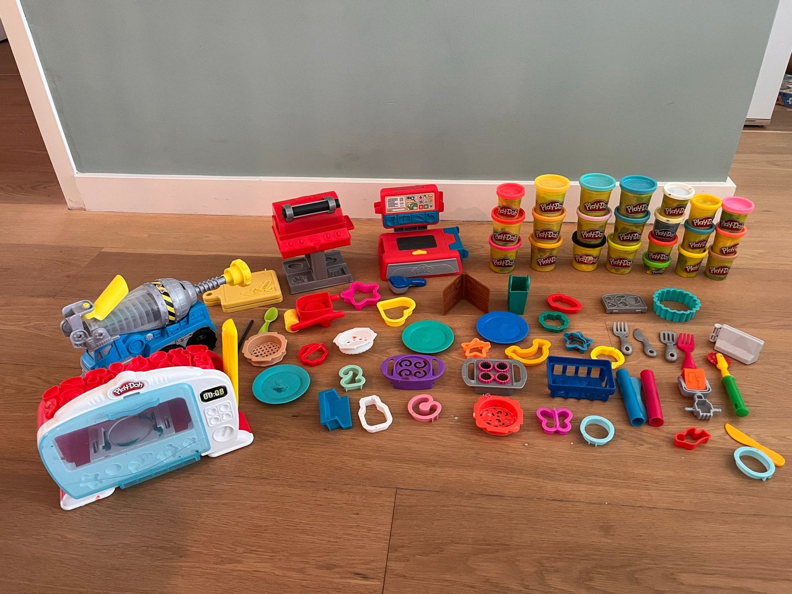 Grote Play-Doh set met oven, cementwagen en accessoires, Kinderen en Baby's, Ophalen, Gebruikt, Knutselen, Met licht