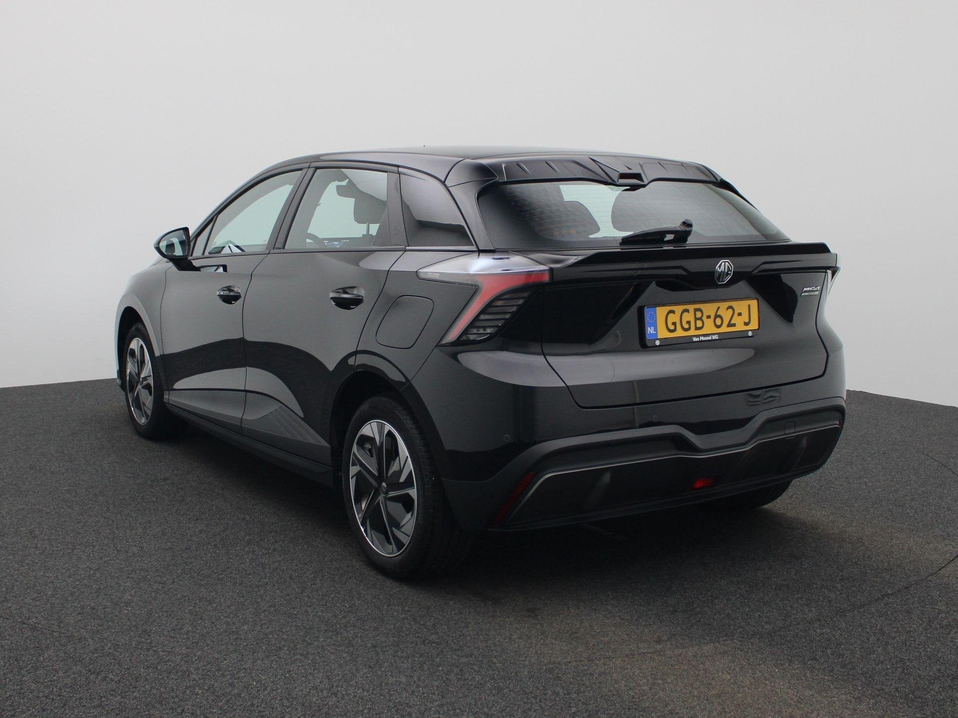 MG 4 Standard 51 kWh WLTP 320 KM | Apple Carplay/Android Aut, Auto's, Automaat, 12 maanden, Zwart, Parkeersensor