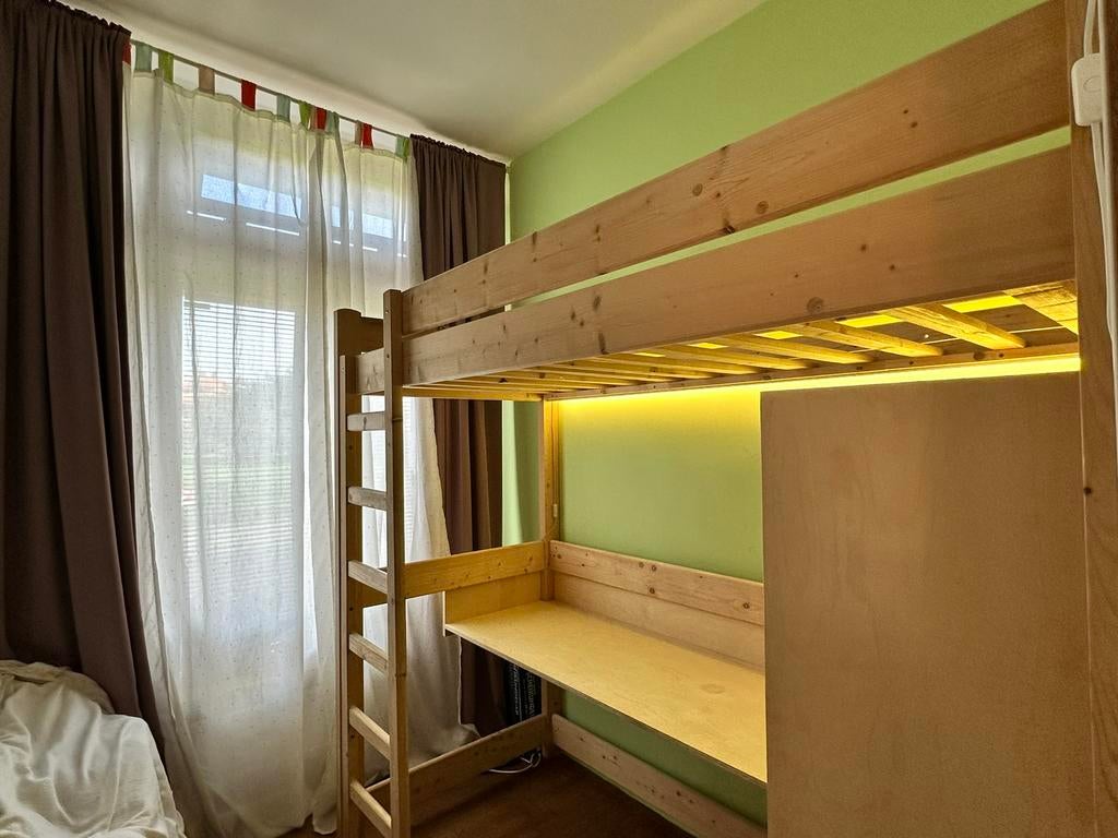 90€ Hoogslaper met bureau en boekenkast, Ophalen, Zo goed als nieuw, Hoogslaper