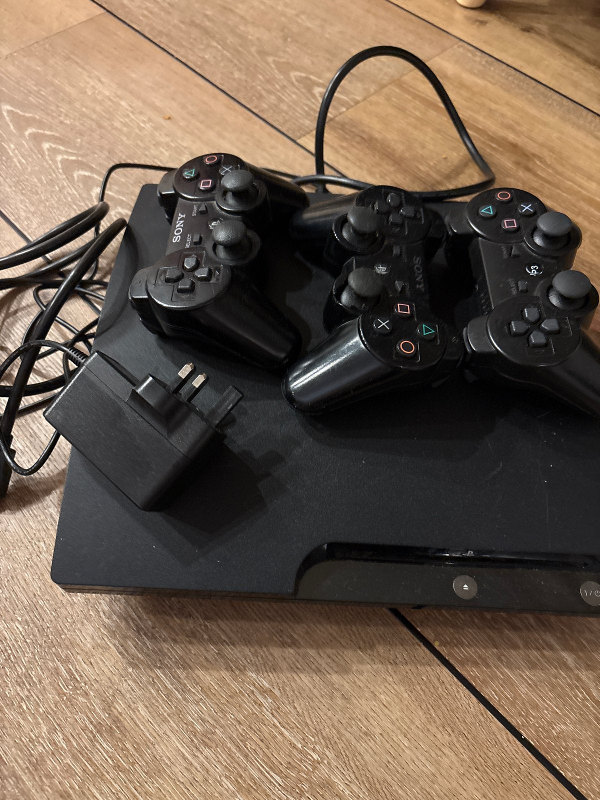 PlayStation 3 met 3 controllers en kabels, 3 spelers of meer, Ophalen of Verzenden, Gebruikt, Vanaf 3 jaar