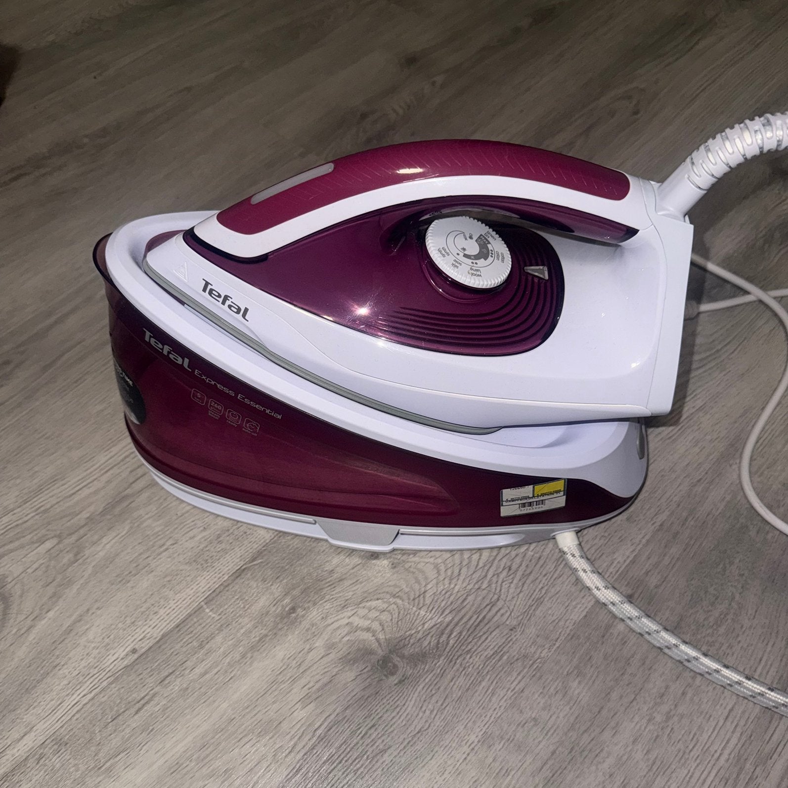 Tefal Express Essential Stoomgenerator Strijkijzer, Ophalen of Verzenden, Zo goed als nieuw, Strijkijzer met snoer