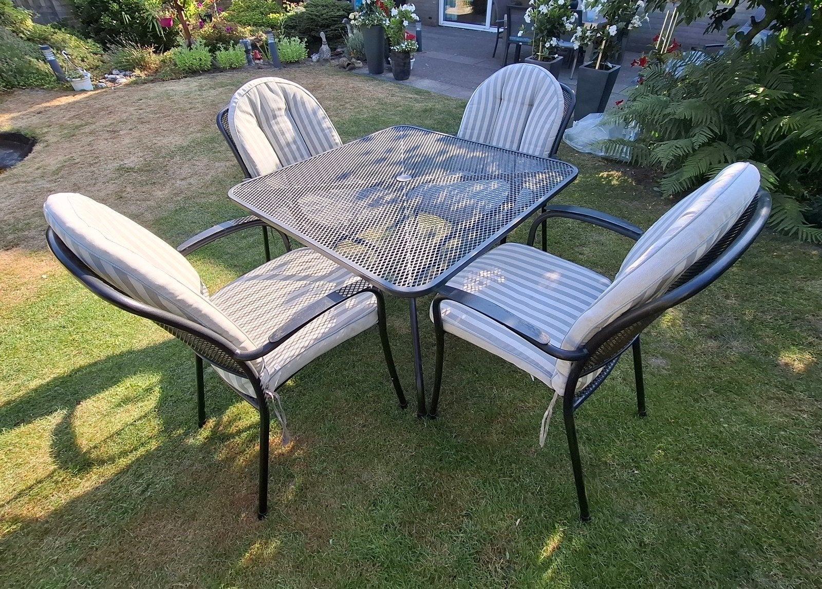 Tuinsetje 4 tuinstoelen 1 tuintafe Royal Garden strekmetaal, Ophalen, Zo goed als nieuw, Tuinset, Eettafel
