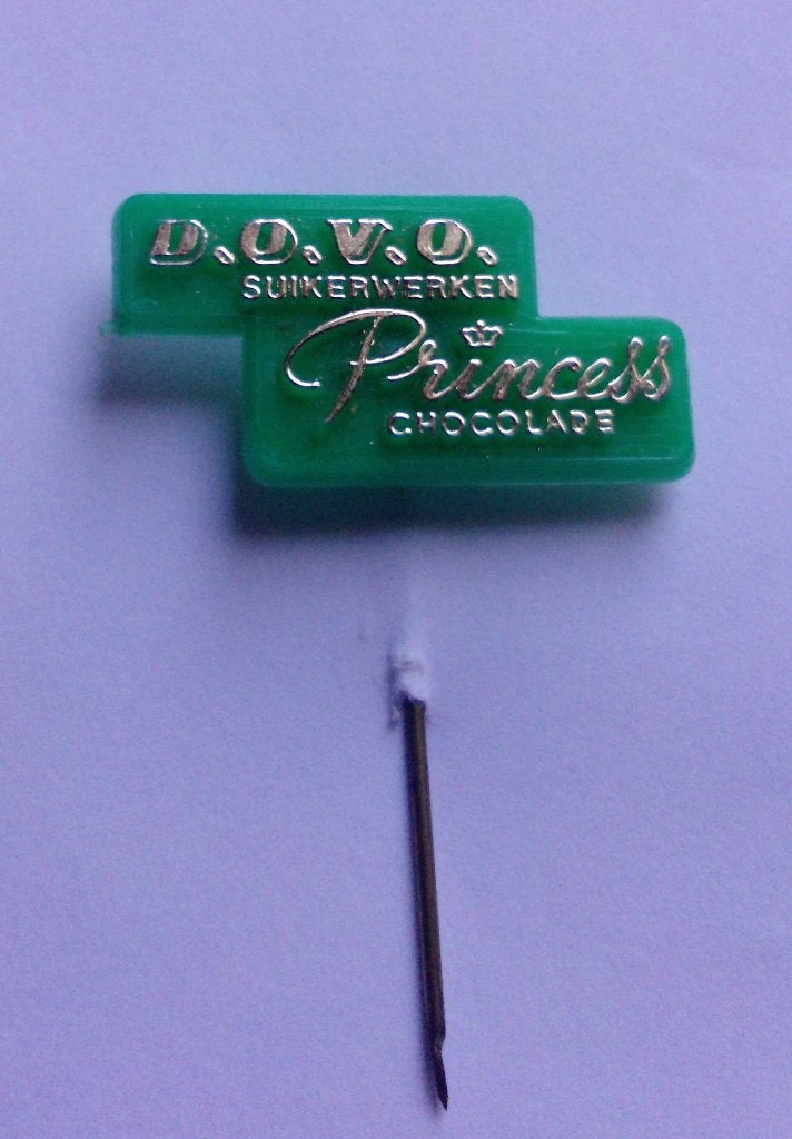 Speldje D.O.V.O. suikerwerken Princess chocolade Schiedam, Verzamelen, Ophalen of Verzenden, Zo goed als nieuw, Merk, Speldje of Pin