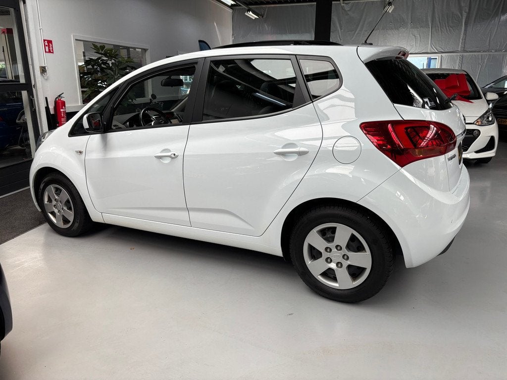Kia VENGA 1.4 CVVT DynamicLine /Panorama Dak / Camera, Auto's, Voorwielaandrijving, Gebruikt, 4 cilinders, Leder en Stof