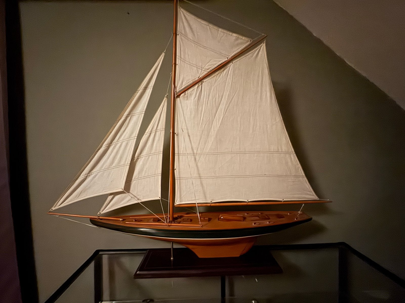 Prachtig houten zeilboot model, handgemaakt, Hobby en Vrije tijd, Ophalen of Verzenden, Zo goed als nieuw, Groter dan 1:32, Overige merken