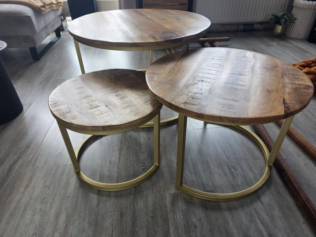 Set van 3 ronde salontafels, mangohout en goudkleurig metaal, Huis en Inrichting, Tafels | Salontafels, Overige houtsoorten, 50 tot 100 cm