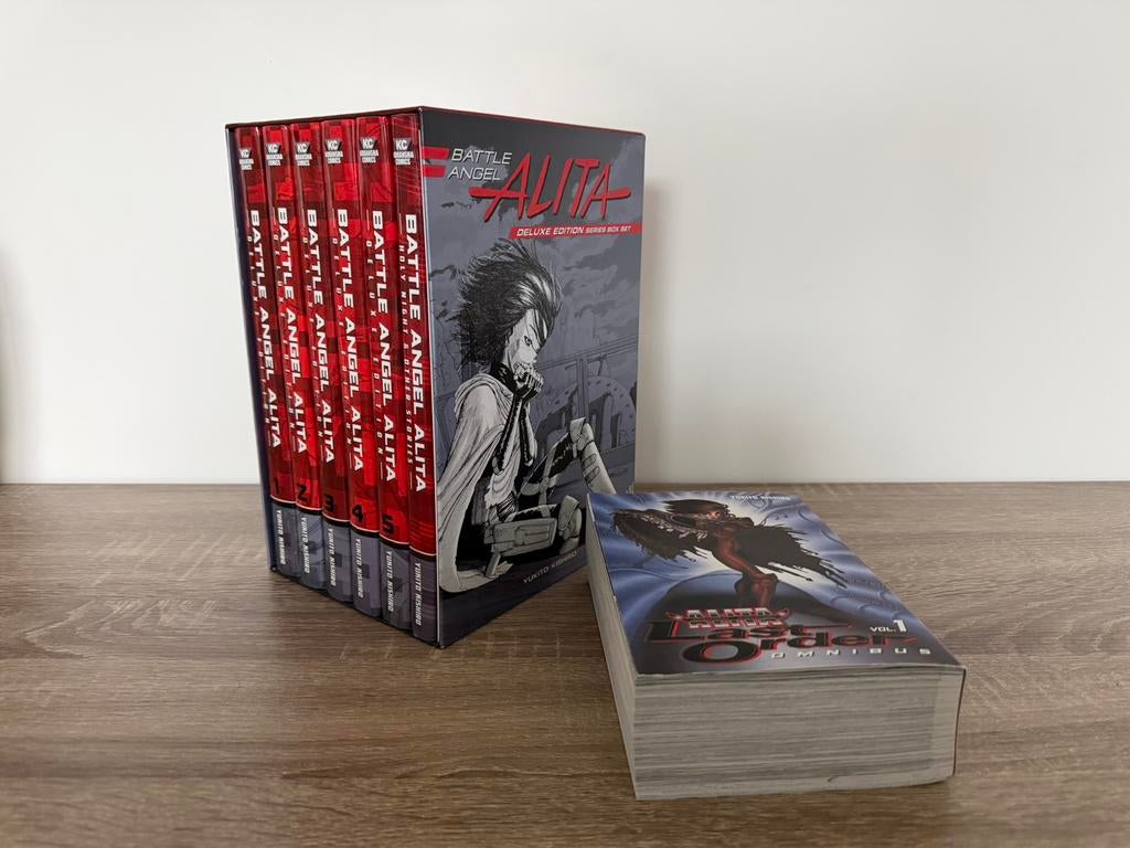Battle Angel Alita Deluxe edition + Omnibus stripboek, Meerdere stripboeken, Ophalen of Verzenden, Zo goed als nieuw