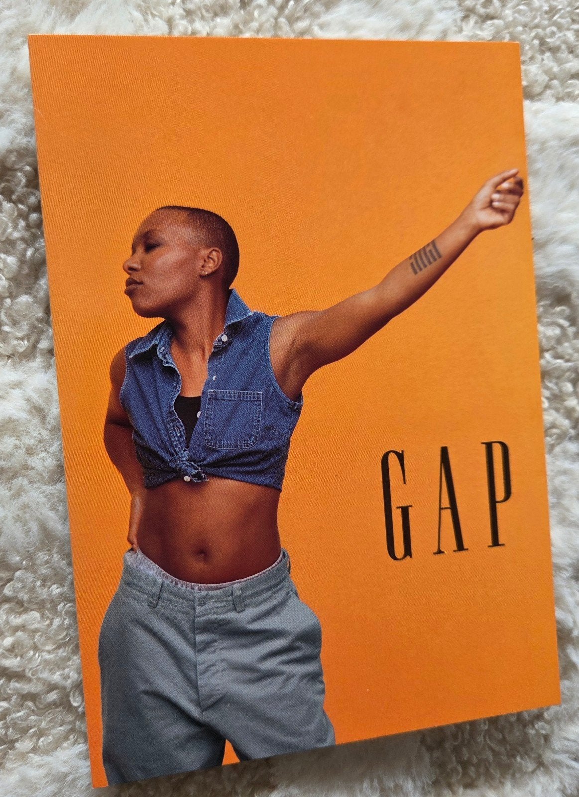 GAP Ansichtkaart Me'Shell NdegeOcello - 1998, Verzenden, 1980 tot heden, Ongelopen, Sterren en Beroemdheden