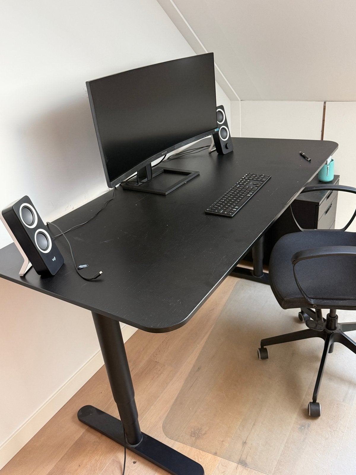 IKEA Bekant Zit-sta bureau met ladenblok, elektrisch, Huis en Inrichting, Bureaus, Ophalen, Gebruikt, Spaanplaat of MDF, IKEA