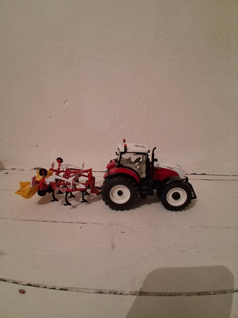 Siku trekker met machine, Ophalen, Zo goed als nieuw