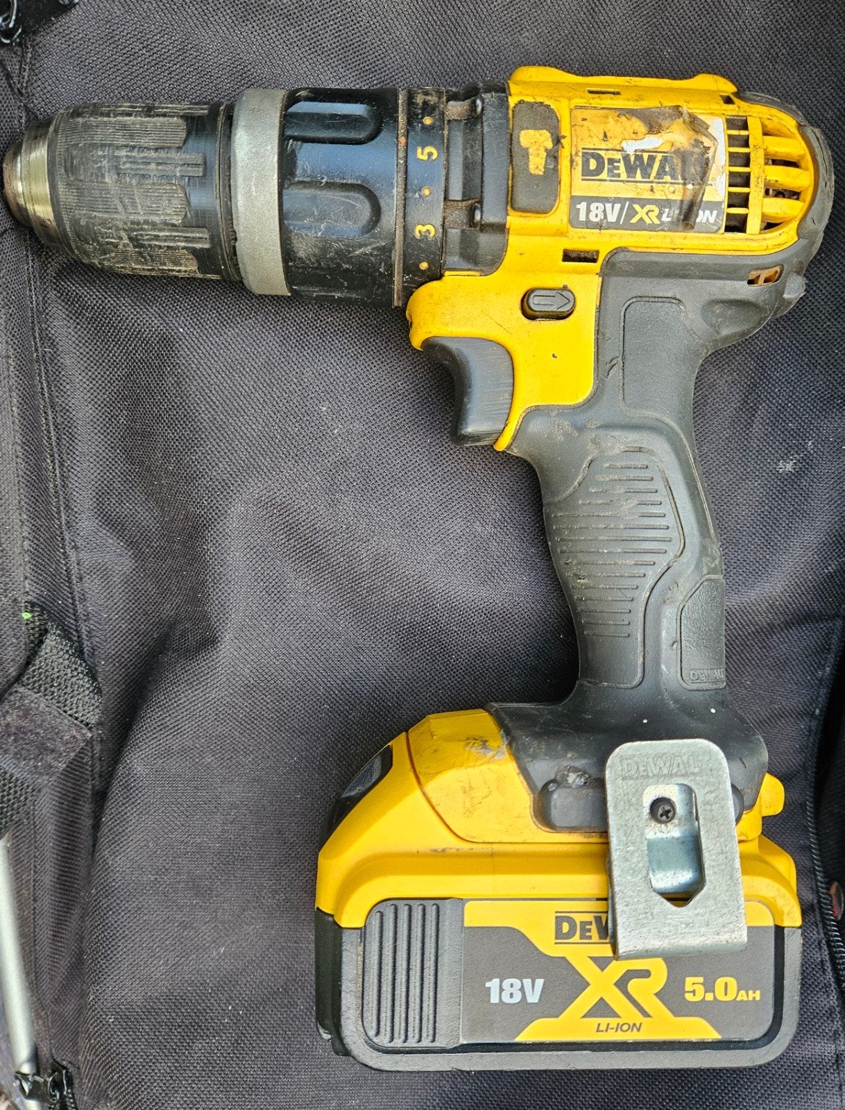 super werkende DEWALT klopbormachine inc 5 ah accu € 80., Ophalen of Verzenden, Zo goed als nieuw, Boormachine