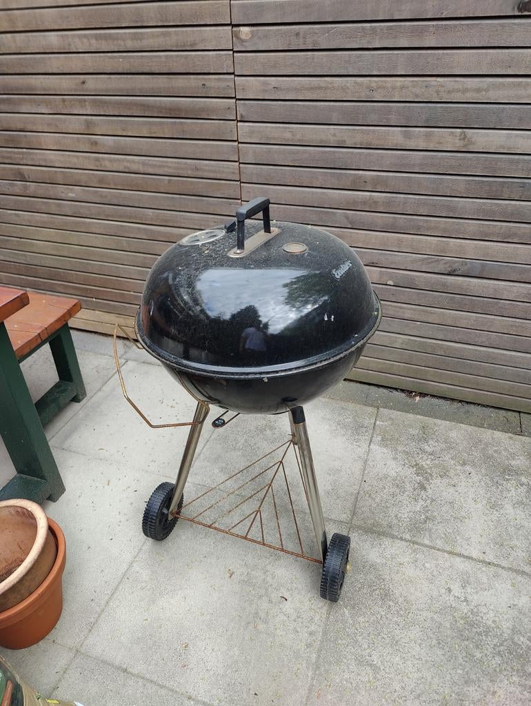 Gebruikte houtskool barbecue met wielen, Tuin en Terras, Houtskoolbarbecues, Ophalen of Verzenden, Gebruikt, Onbekend