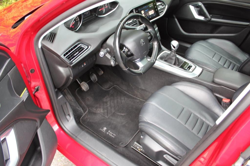 Peugeot 308 SW 1.2 PureTech Blue Lease Premium 110PK | Leder, Voorwielaandrijving, Gebruikt, 1199 cc, 3 cilinders