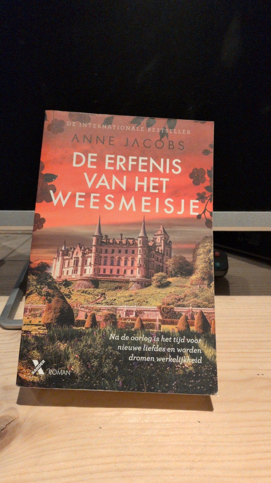 De Erfenis van het Weesmeisje - Anne Jacobs, Ophalen of Verzenden, Zo goed als nieuw, Anne Jacobs