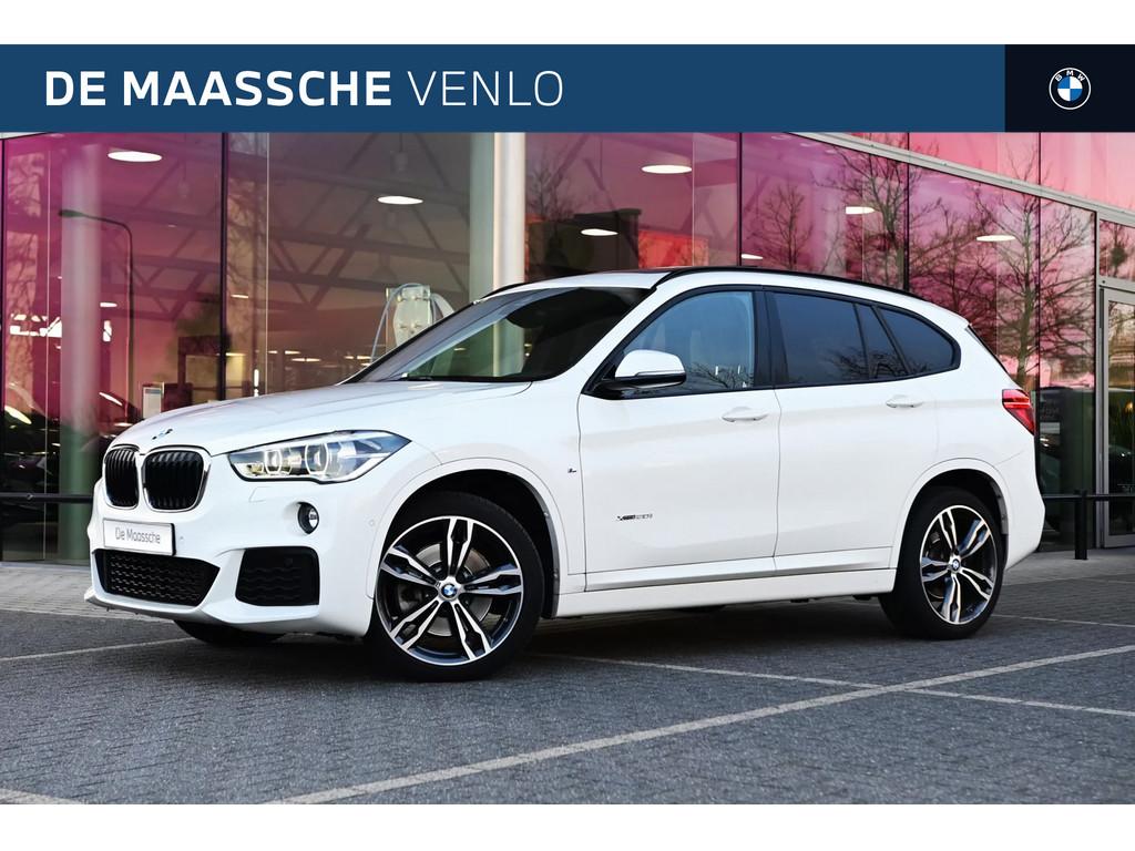 BMW X1 xDrive20i M Sport Automaat / Trekhaak / Panoramadak /, Auto's, Gebruikt, Alcantara, Wit, Bedrijf