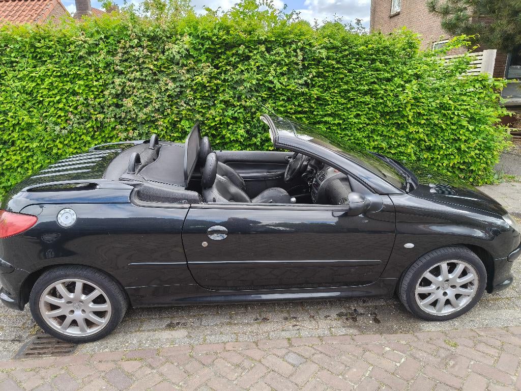 Peugeot 206 2.0 16V CC 2003 Zwart, Auto's, 136 pk, Zwart, 4 cilinders, Cabriolet