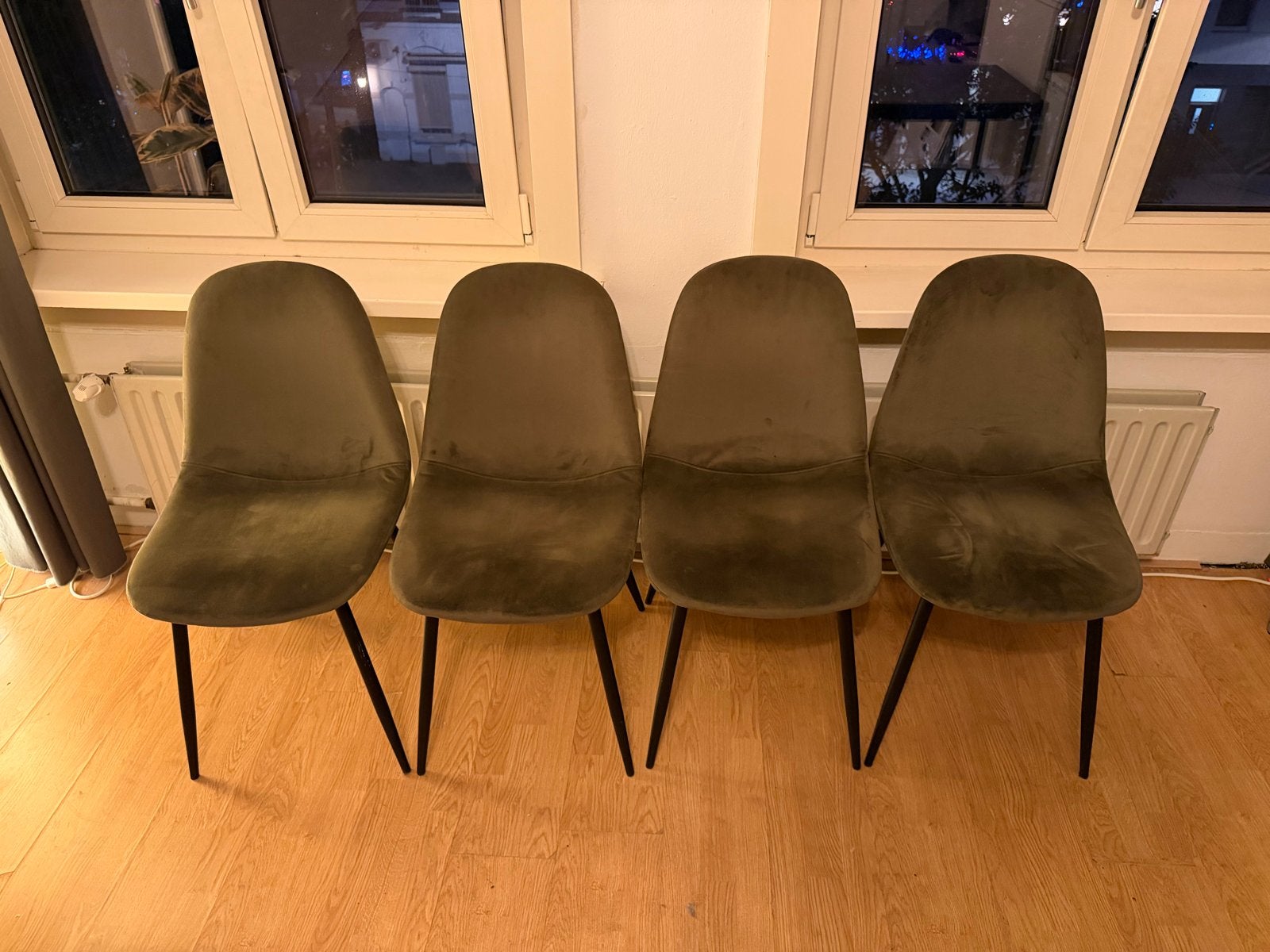 Foto 5 van Uitschuifbare eettafel met 4 stoelen