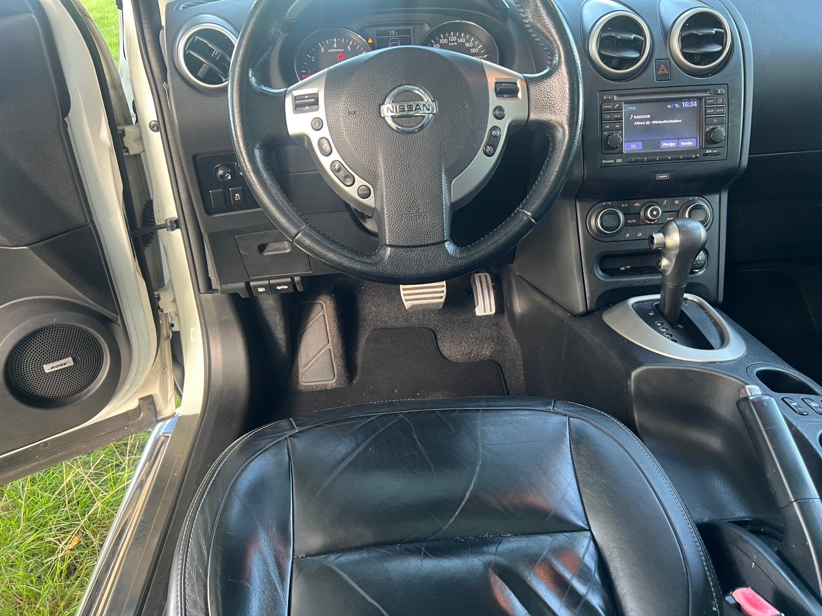 Foto 16 van Nissan Qashqai 1.6 2WD CVT 2013 Wit