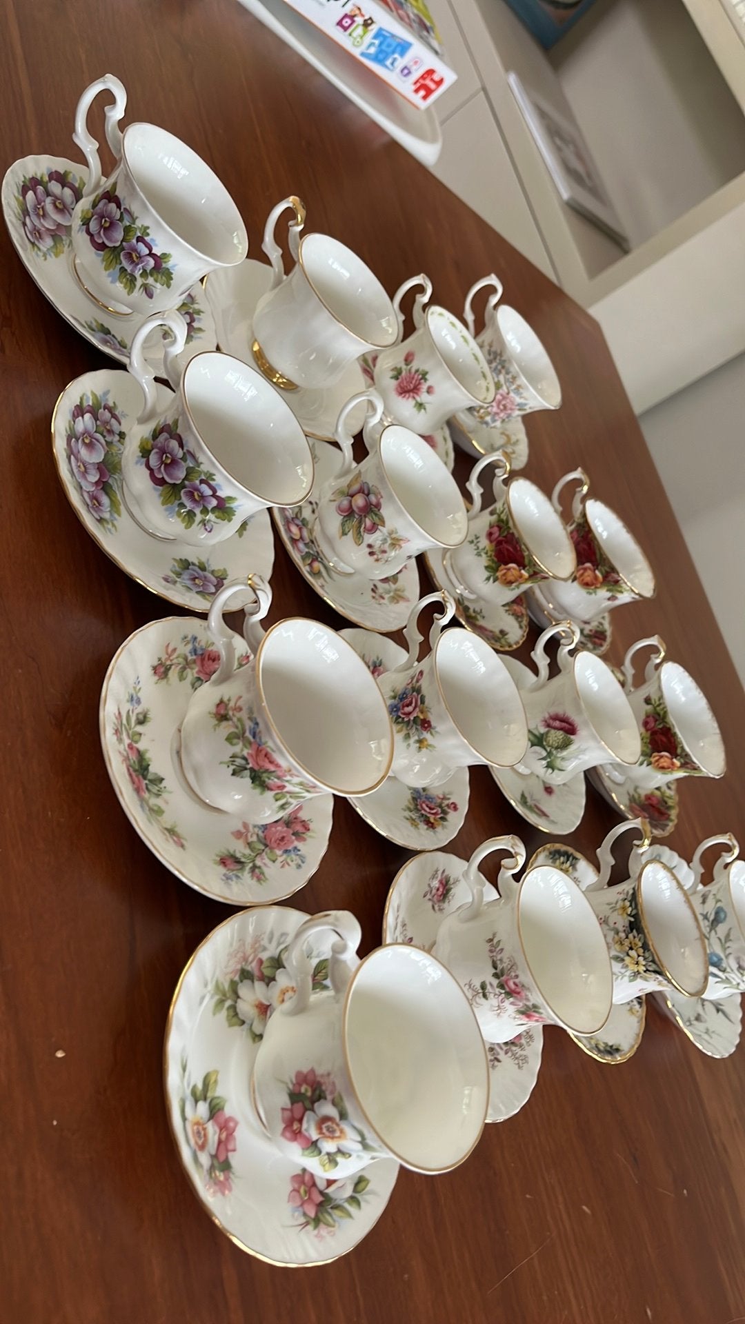 Royal albert servies in zeer nette staat 16 kop en schotels, Ophalen