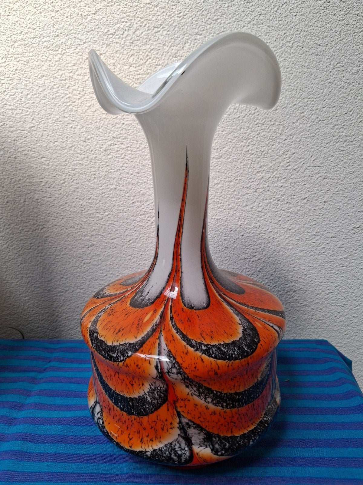 Vintage Murano vaas, oranje, zwart en wit glas, Antiek en Kunst, Antiek | Vazen, Ophalen of Verzenden