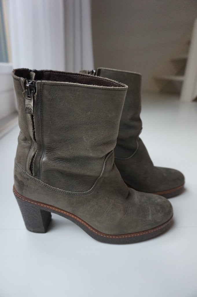Via Vai enkellaarsjes met hak laarzen grijs groen leer mt 38, Kleding | Dames, Schoenen, Via Vai, Lage of Enkellaarzen, Ophalen of Verzenden