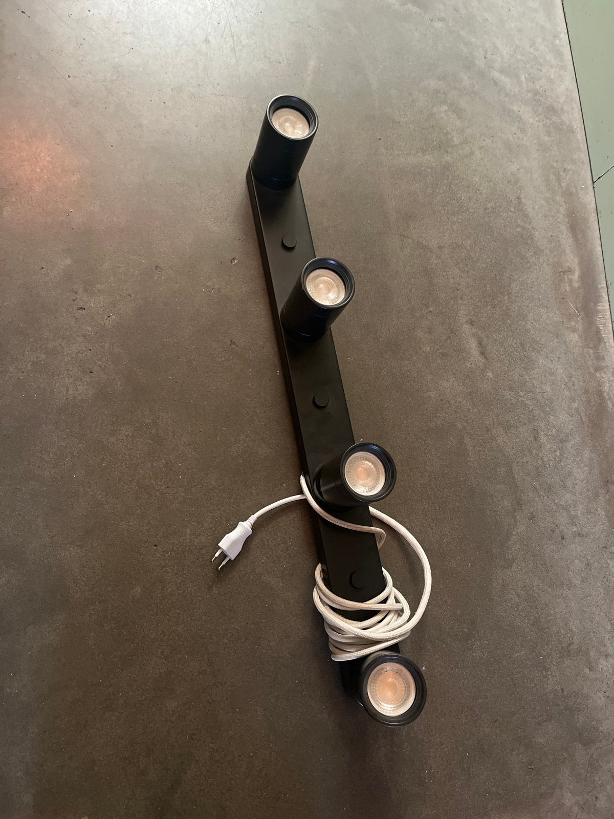IKEA Nymåne LED-spotlightbalk 4 spots zwart, Led-lamp, Dimbaar, Overige fittingen, Zo goed als nieuw