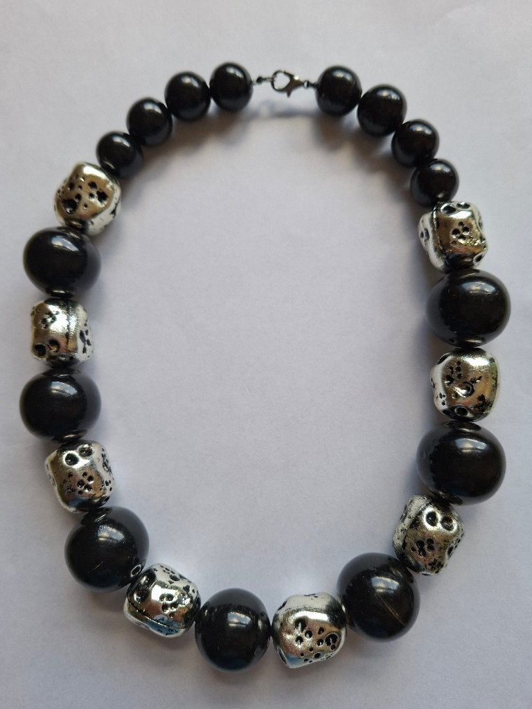 Ketting 50 cm kleur zwart zilver - acryl - hout 25 - 18 13, Ophalen of Verzenden, Nieuw, Zwart, Overige materialen