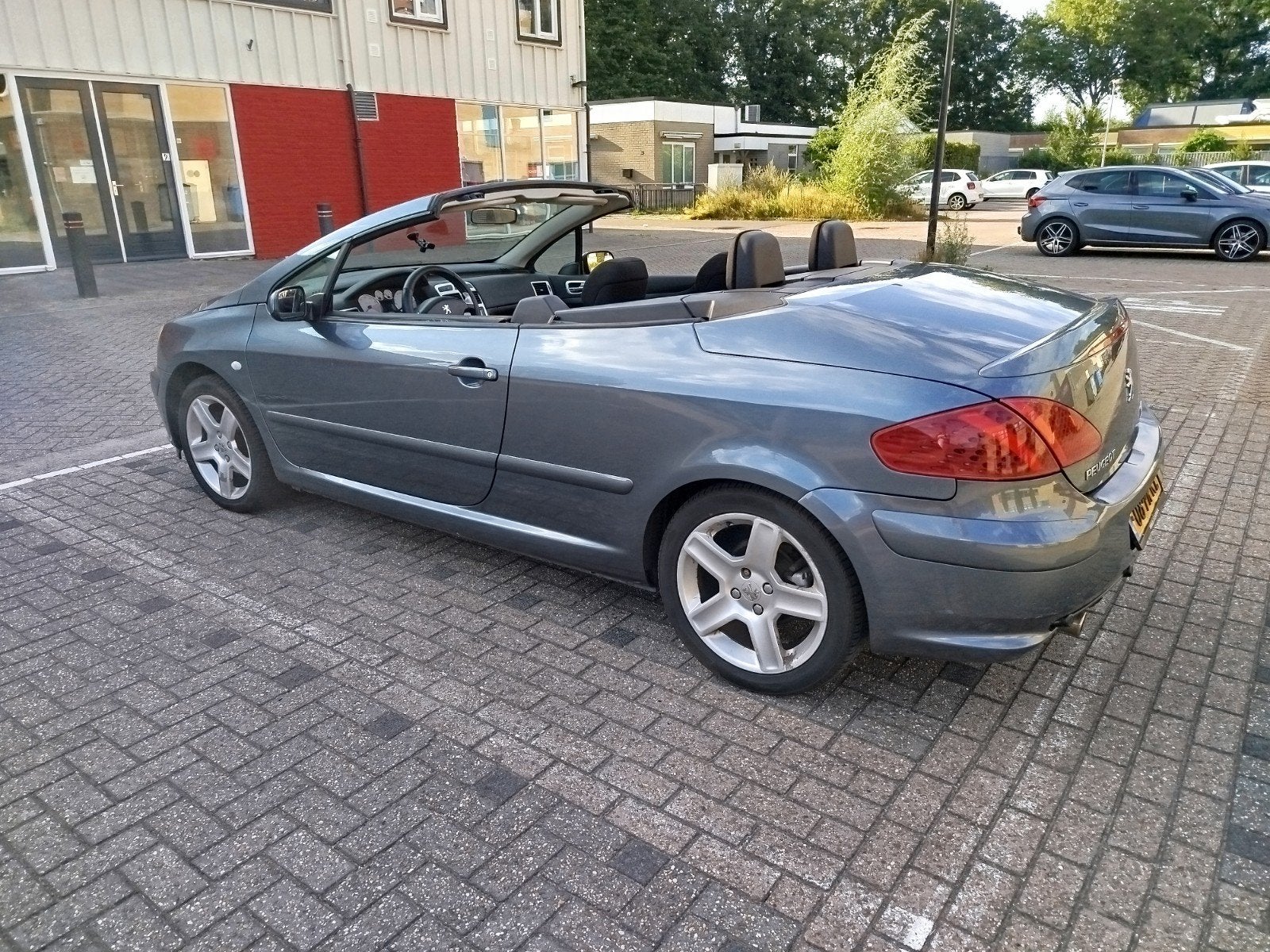 Peugeot 307 2.0 16V CC 2004 Grijs, Auto's, Voorwielaandrijving, 4 cilinders, Cabriolet, 4 stoelen