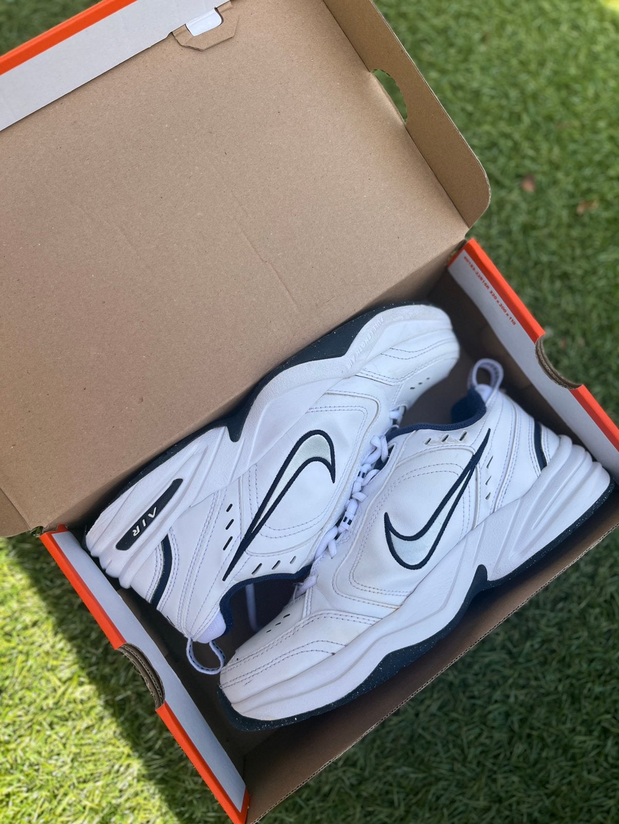 Nike air monarch wit/blauw maat 42,5!, Ophalen of Verzenden, Zo goed als nieuw, Schoenen