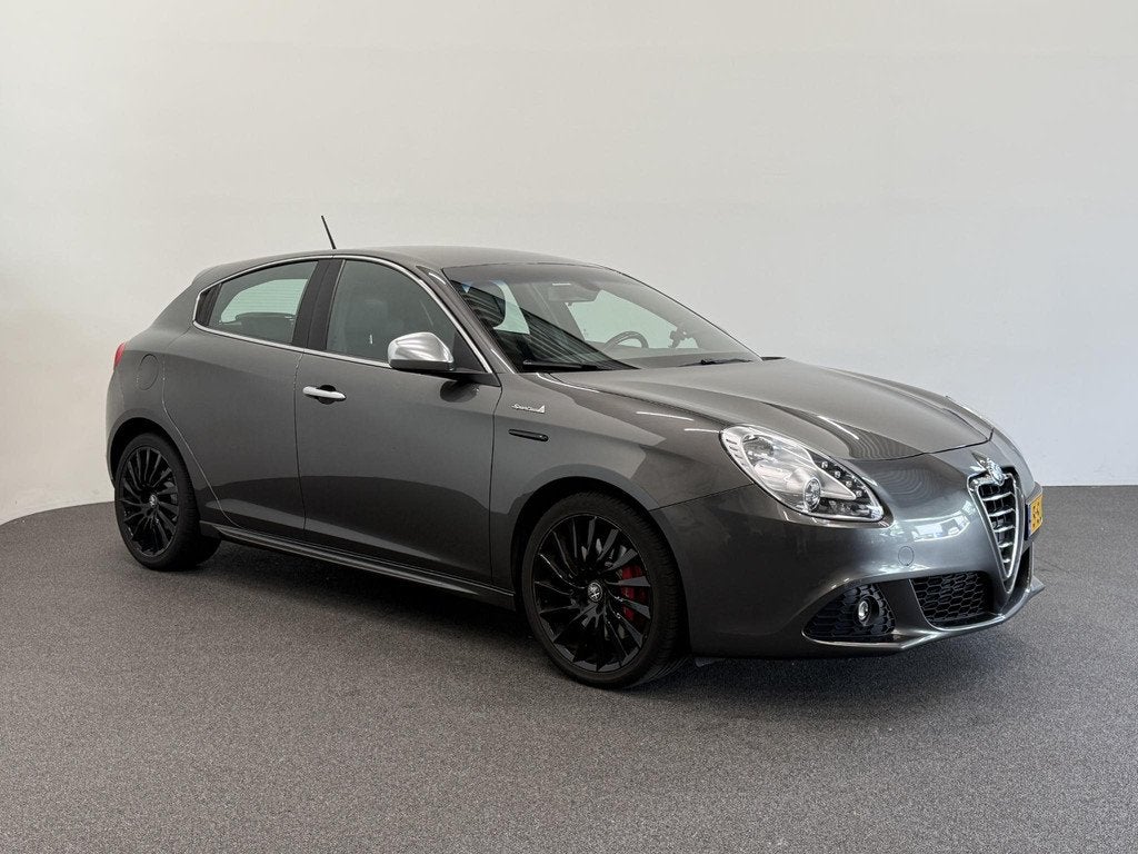 Alfa Romeo Giulietta 1.4 T Sportiva Automaat Navigatie Cruis, Auto's, Euro 5, 4 cilinders, Leder en Stof, Origineel Nederlands