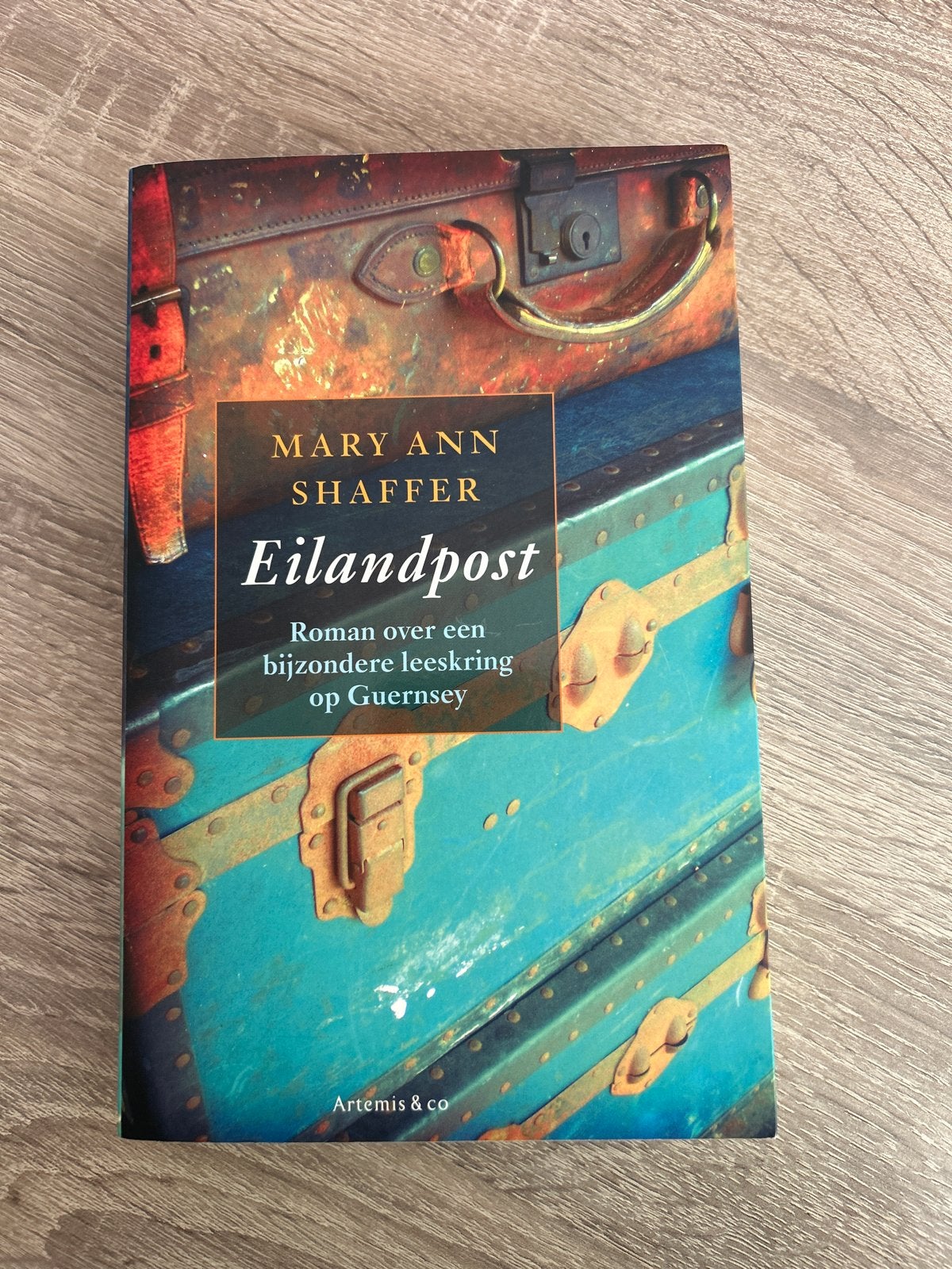 Eilandpost - Mary Ann Shaffer - Roman over Guernsey, Ophalen of Verzenden, Gelezen, Europa overig