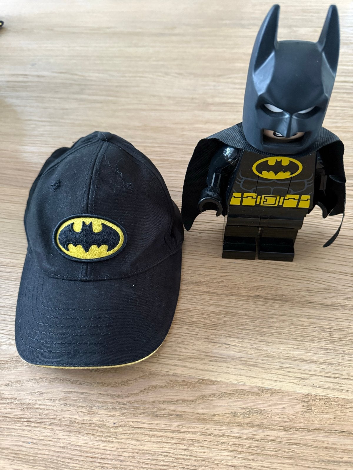 Batman pet en Lego figuur met lamp, Ophalen of Verzenden, Gebruikt