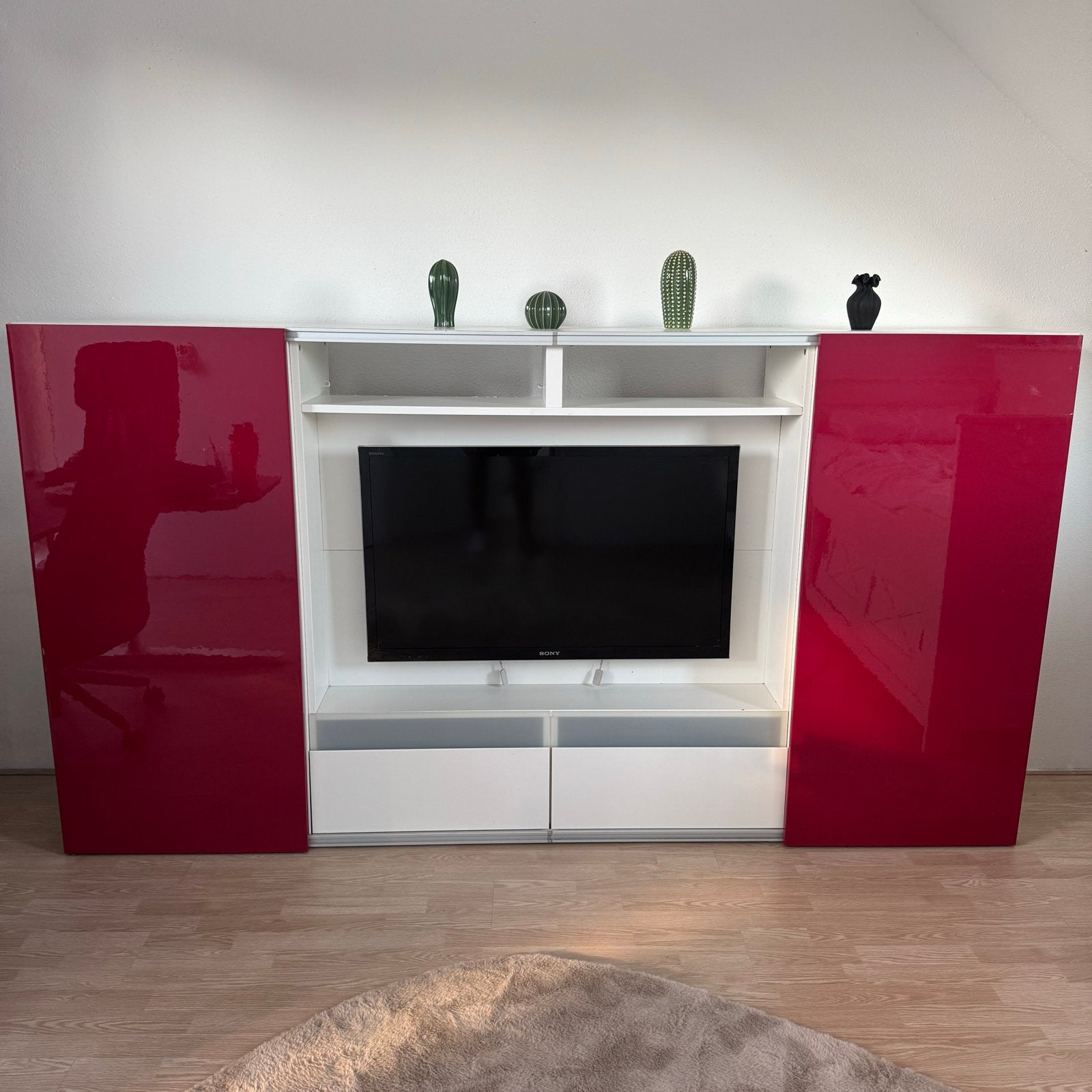 MOET WEG TEAB Ikea Besta TV-meubel met rode deuren, Overige materialen, Gebruikt, 150 tot 200 cm, Ophalen of Verzenden