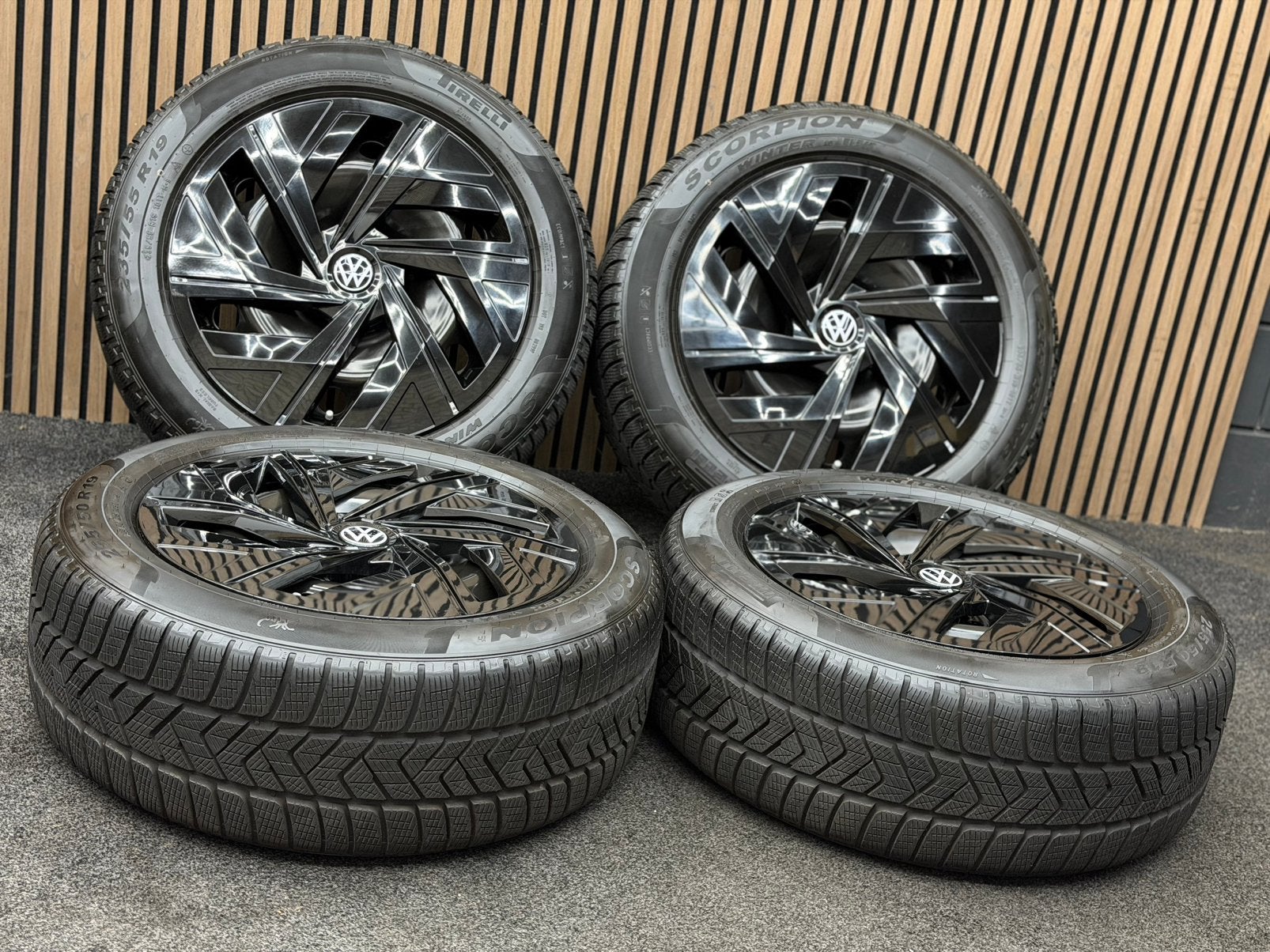 ZGAN! Originele 19 inch VW ID.4 ID.5 5x112 ET45 Pirelli 2025, ., Banden en Velgen, Winterbanden, 235 mm