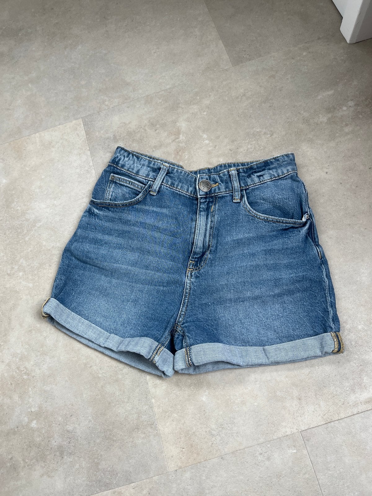 Jeans short maat 170, verstelbaar, prima staat, Ophalen of Verzenden, Zo goed als nieuw, Jongen of Meisje, Broek