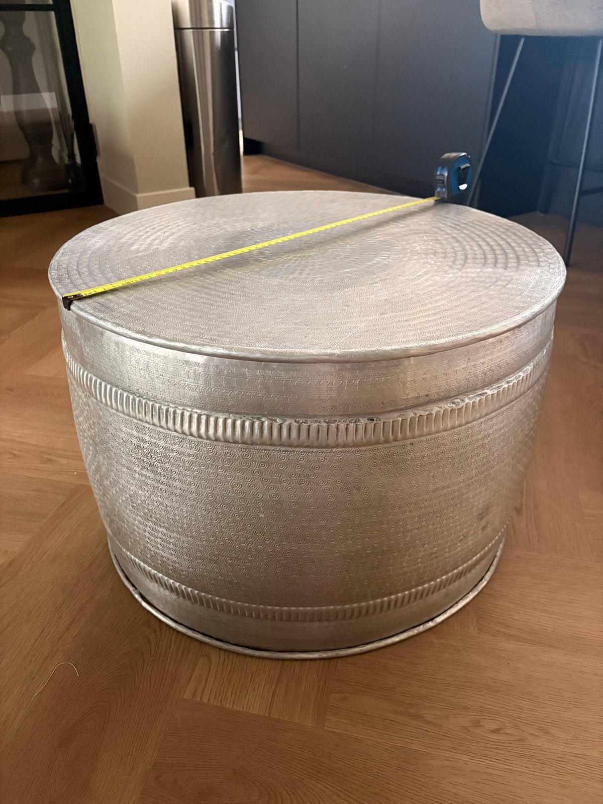 Metalen salontafel - 57cm hoog, 38,5cm diameter, Ophalen, Zo goed als nieuw, Metaal, Industrieel