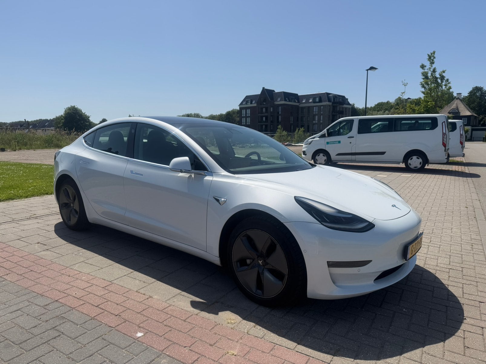 Tesla model 3 Long Range AWD met elektrische klep + 4winter, Auto's, Automaat, 1831 kg, Wit, Origineel Nederlands