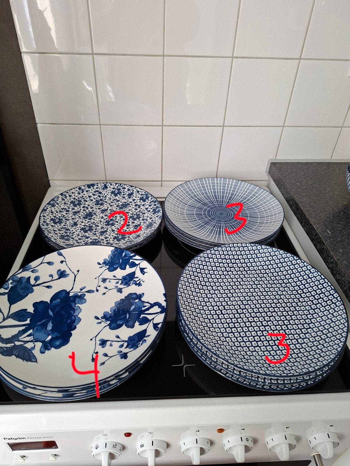 12 delig gusta servies, Ophalen, Overige merken, Zo goed als nieuw, Bord(en)