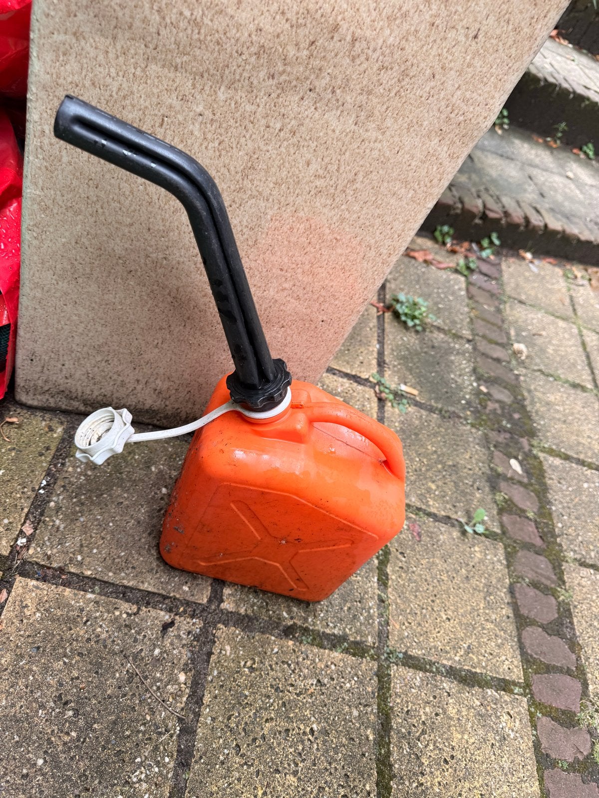 Oranje jerrycan met schenktuit, Ophalen of Verzenden, Gebruikt, Universele onderdelen