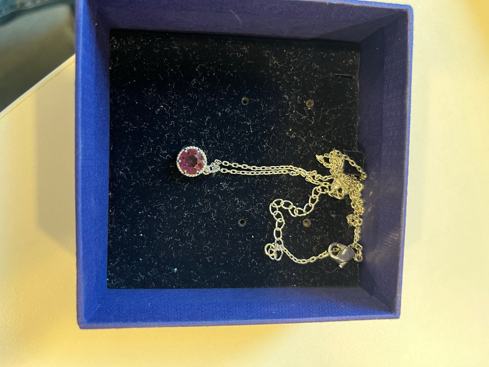 Swarovski ketting met paarse hanger, Sieraden, Tassen en Uiterlijk, Kettingen, Met kristal, Overige materialen, Paars, Ophalen of Verzenden