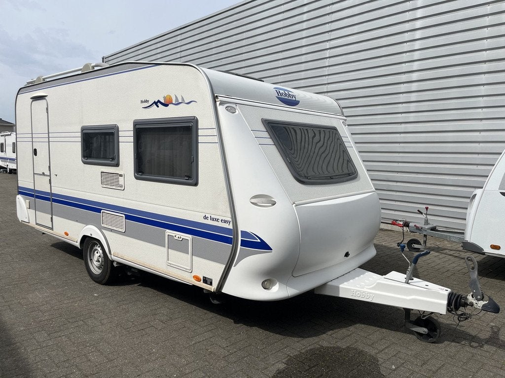 Hobby 440 SF de luxe met mover (bj 2004), Caravans en Kamperen, Caravans, Hobby, Bedrijf, 750 - 1000 kg, Schokbreker