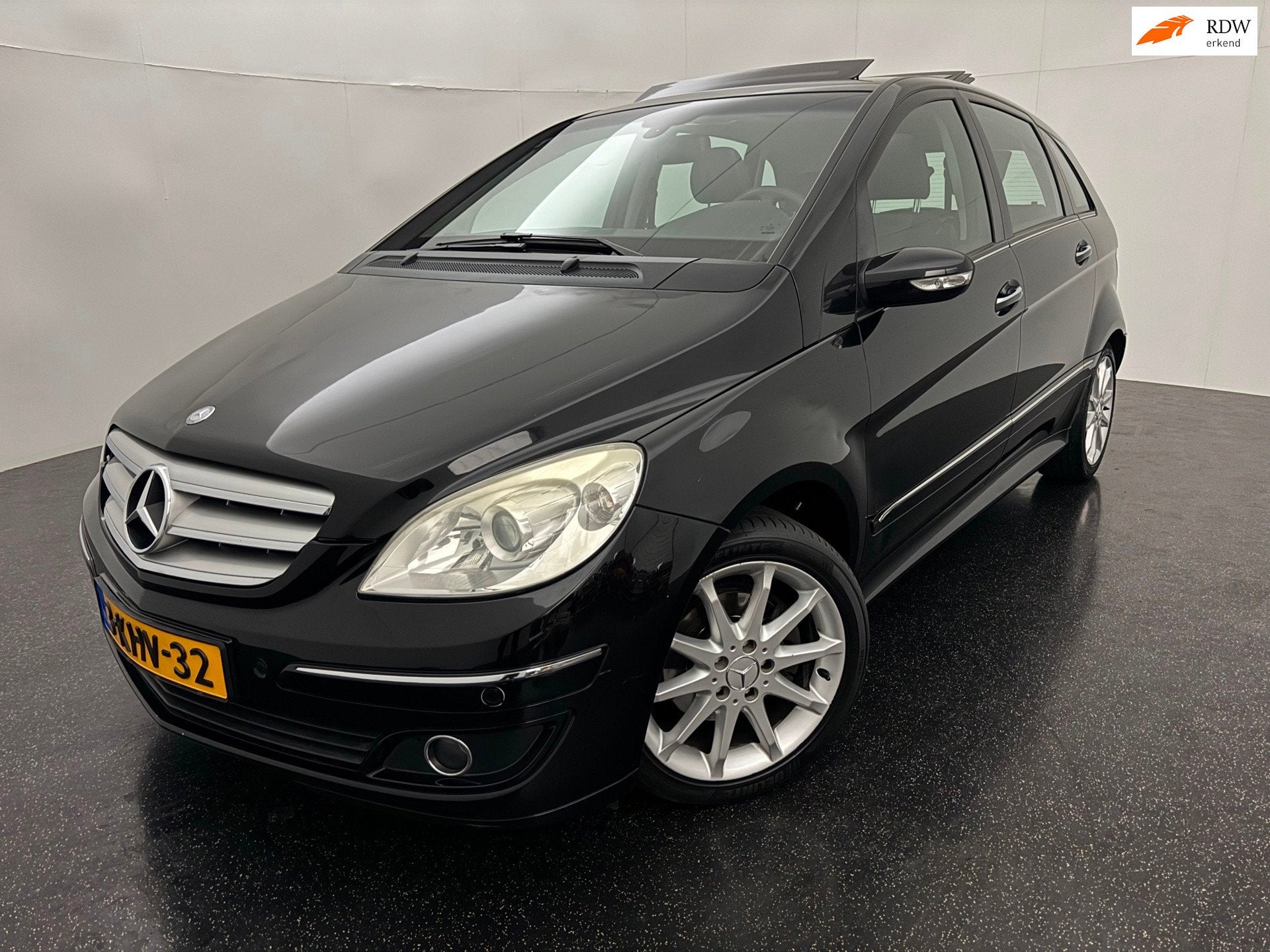 Mercedes-Benz B-klasse 200 Aut Trekhaak/Pano/Leder, Auto's, 136 pk, Gebruikt, 4 cilinders, 1290 kg
