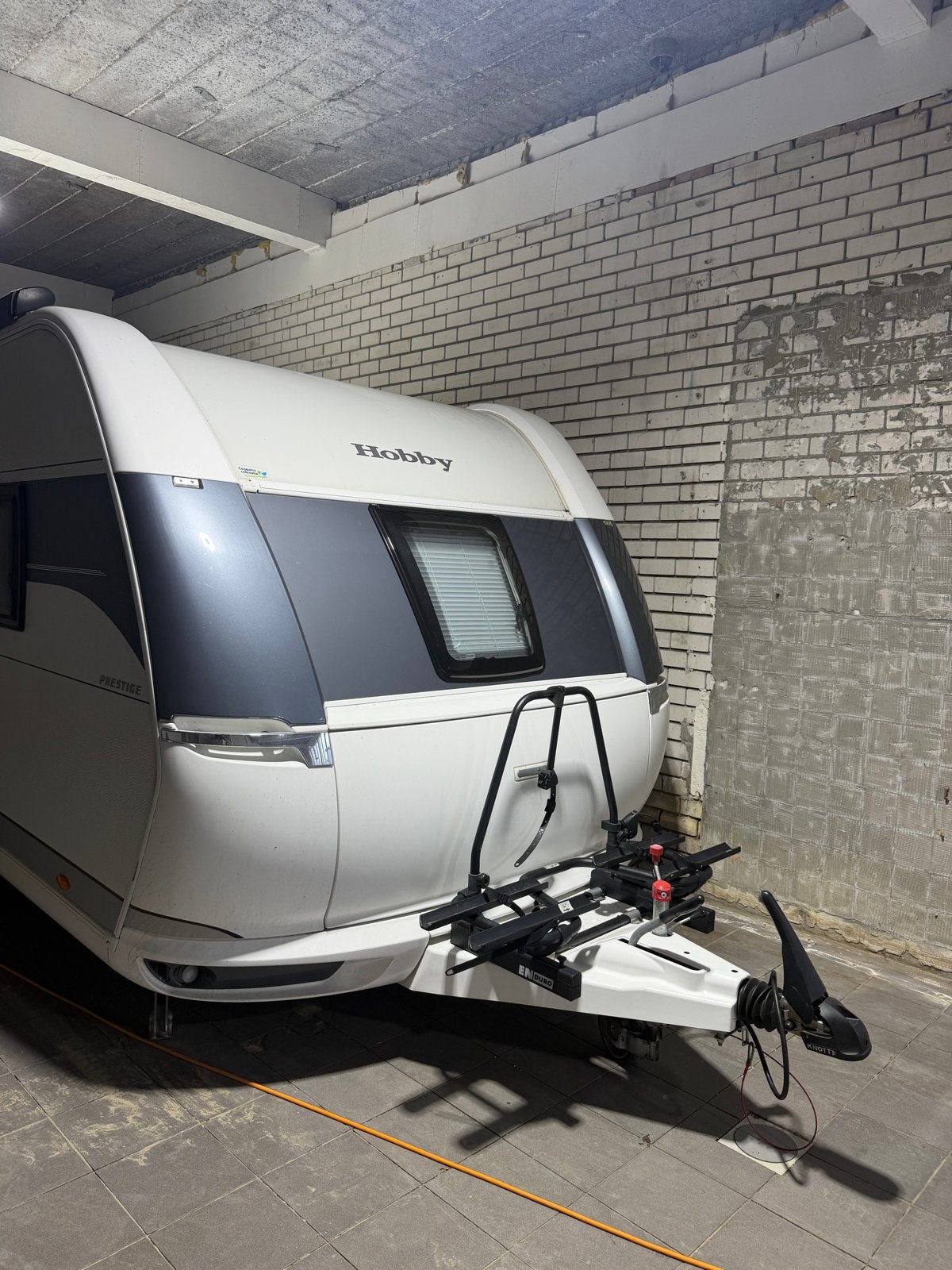 Hobby UFF 650 uit 2022 met Mover, Airco en Luifel, Caravans en Kamperen, Mover, Paul@stippentexclusive.nl, Rondzit, Hobby