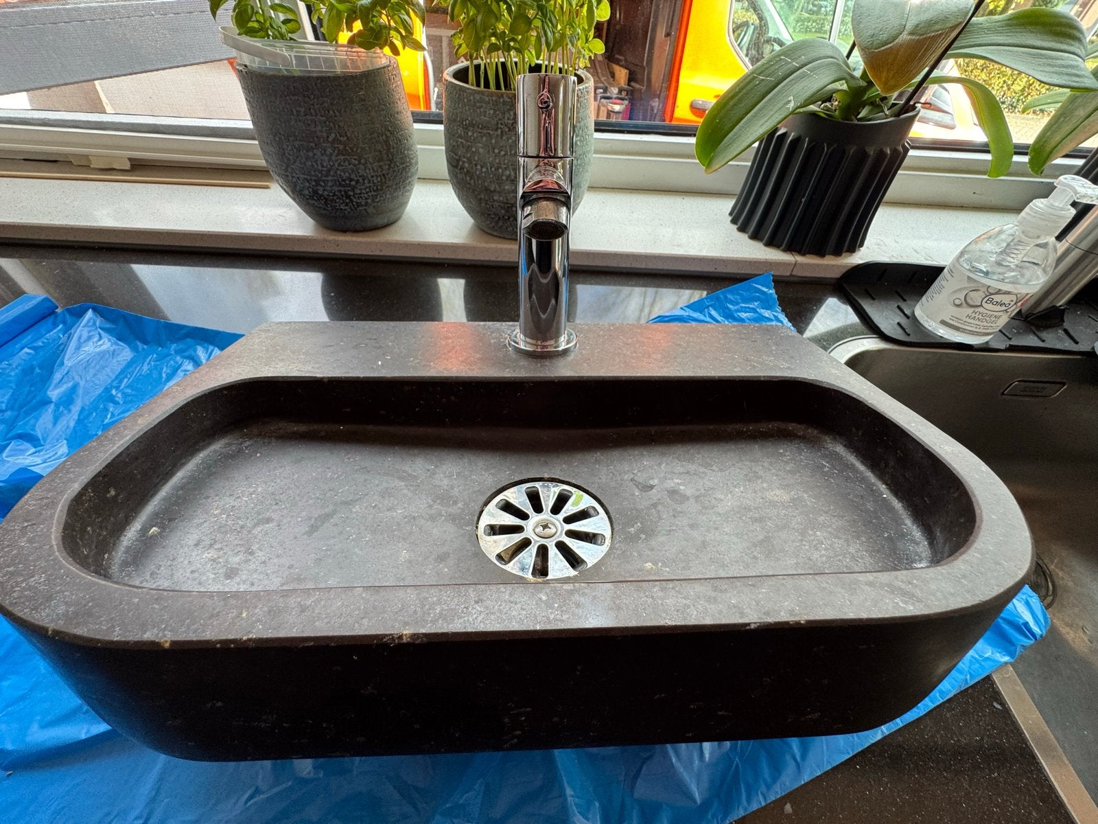 Natuurstenen fontein met kraan, Ophalen, Gebruikt, Steen, Wastafel