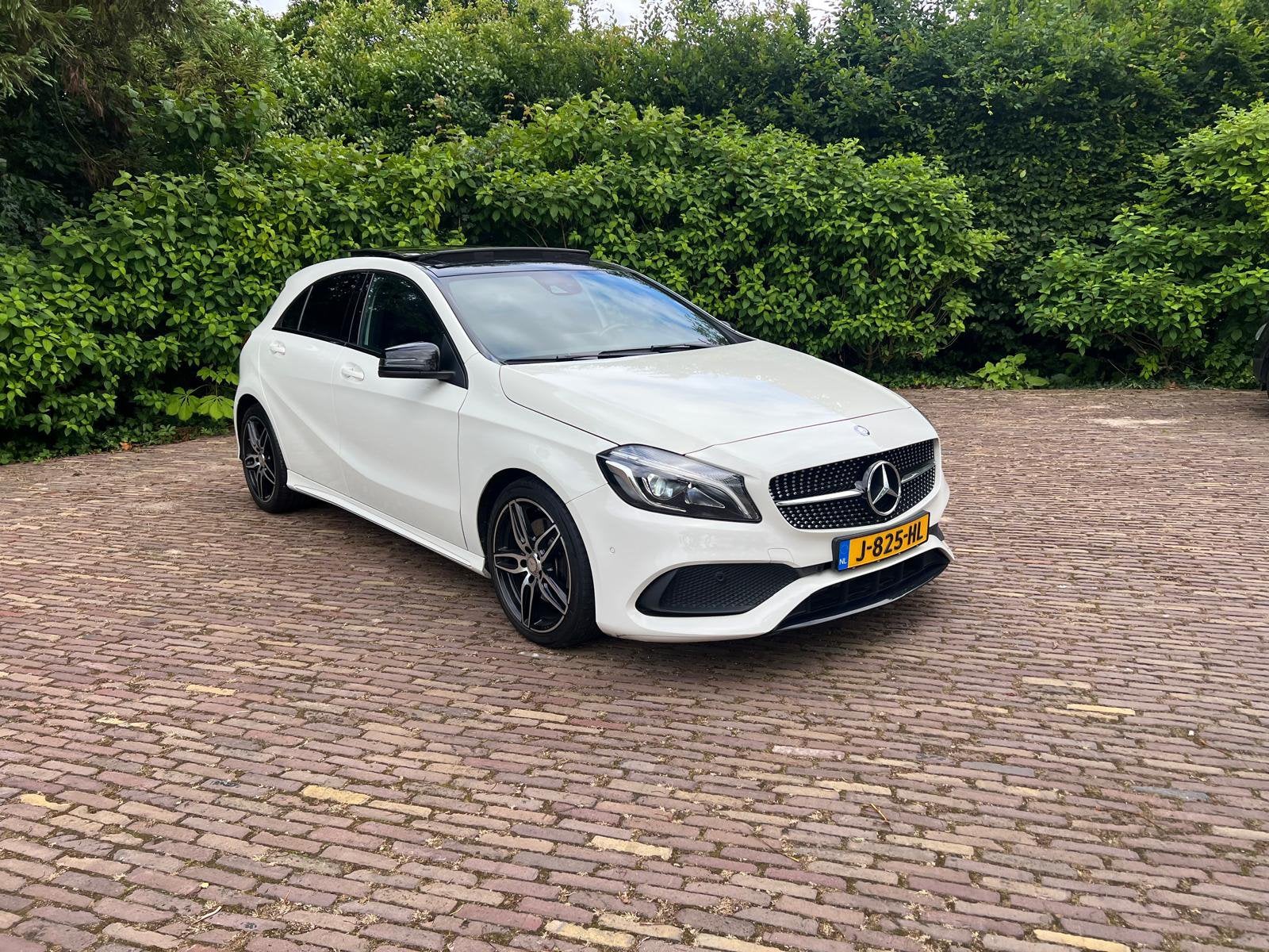 Mercedes-Benz A-Klasse Automaat | 4MATIC | Panorama | Navi, Auto's, Mercedes-Benz, 15 km/l, Zwart, 4 cilinders, Wit